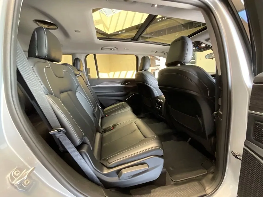 Jeep Grand Cherokee L photo 22