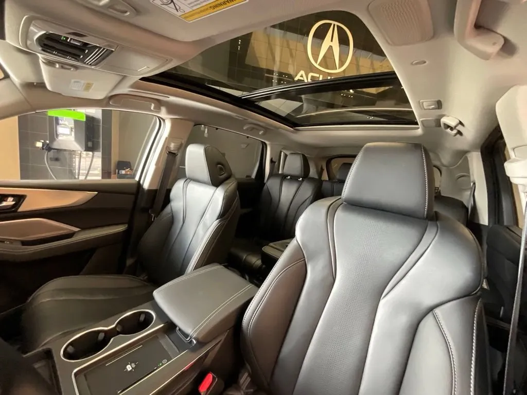 Acura MDX photo 10