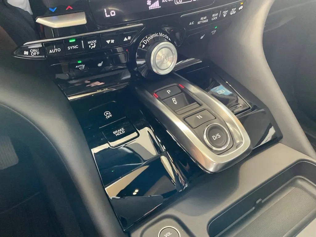 Acura MDX photo 18