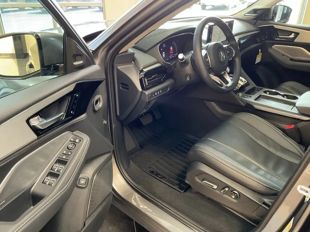 Acura MDX photo 9