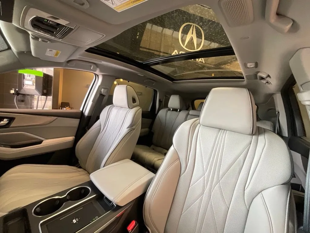 Acura MDX photo 11