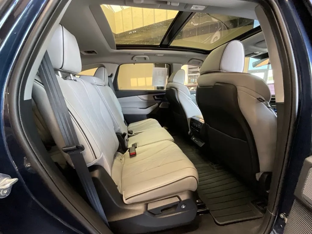 Acura MDX photo 23