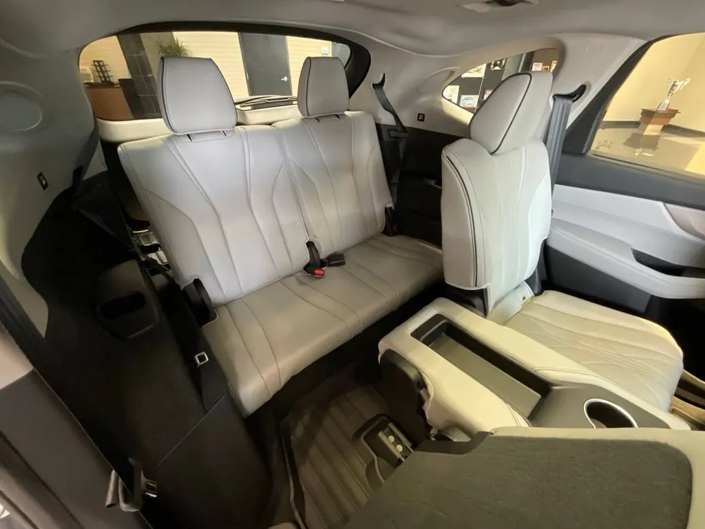 Acura MDX photo 24
