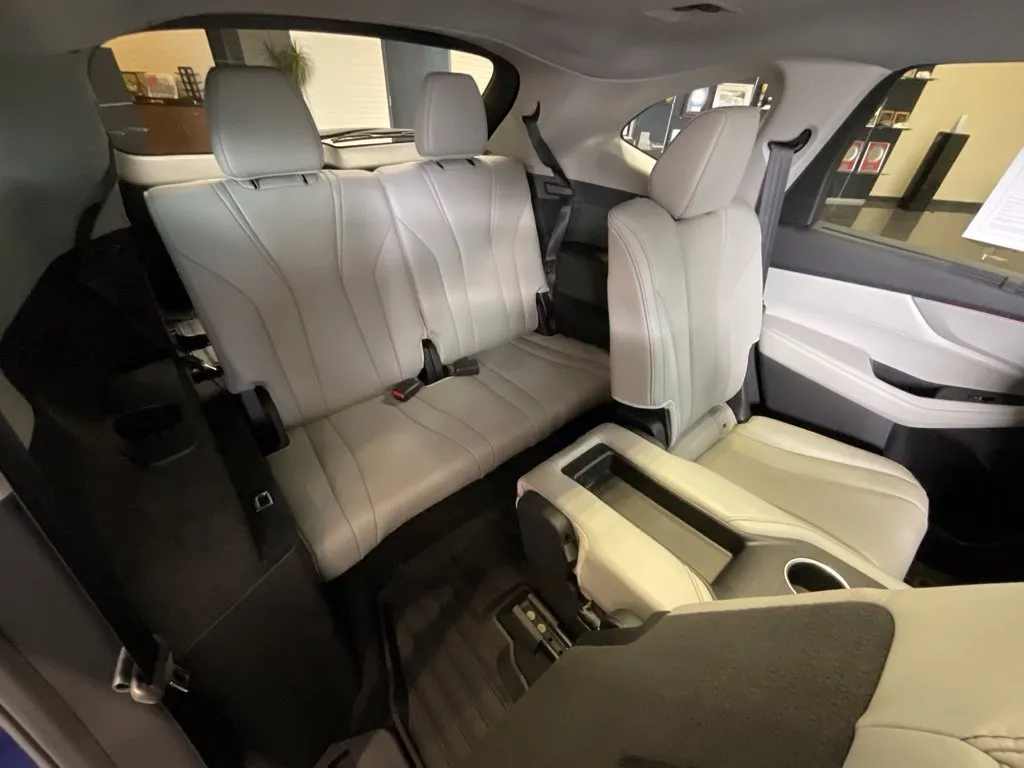 Acura MDX photo 24