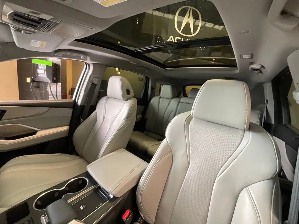 Acura MDX photo 11