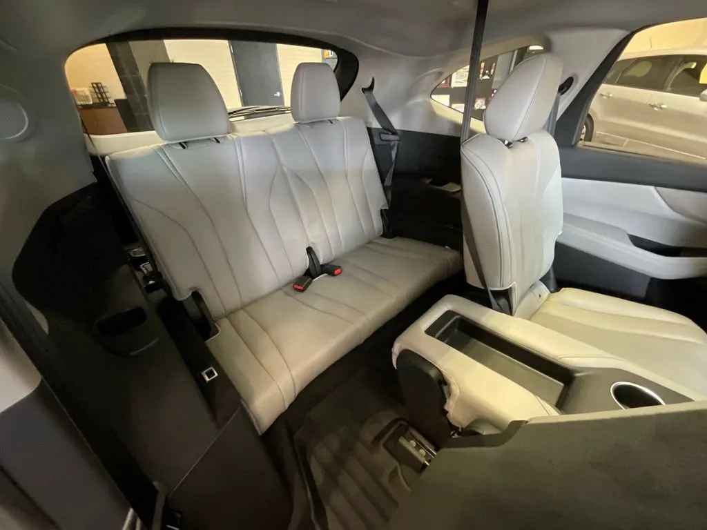 Acura MDX photo 24