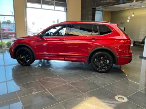 More photos of 2024 Volkswagen Tiguan SE R-Line Black at Jay Wolfe Acura, MO