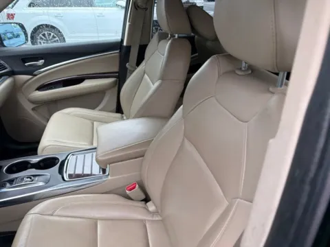More photos of 2016 Acura MDX 3.5L at Jay Wolfe Acura, MO
