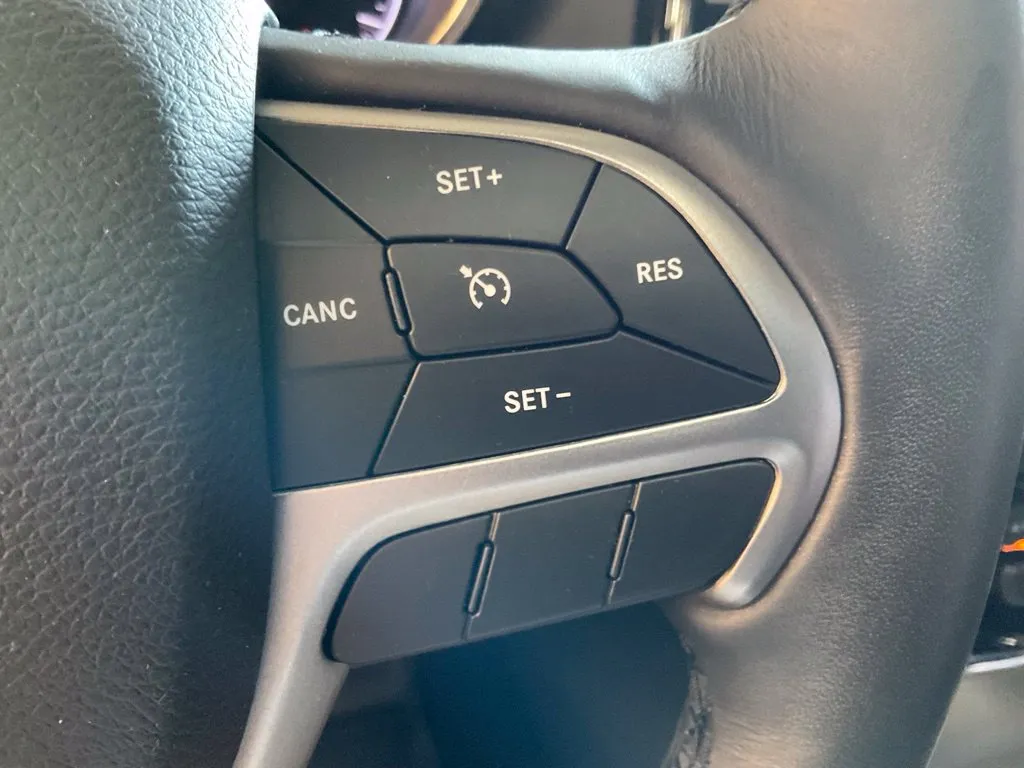 Jeep Grand Cherokee photo 14