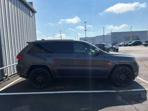 More photos of 2019 Jeep Grand Cherokee Altitude at Jay Wolfe Acura, MO