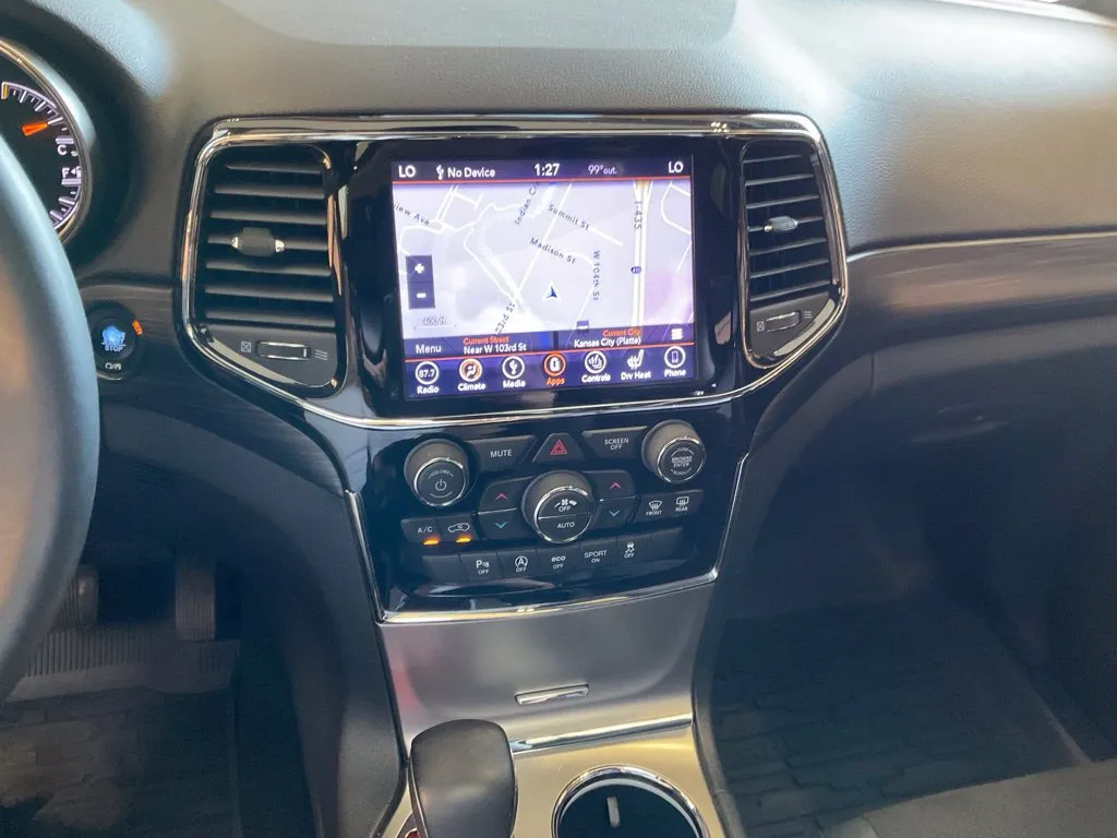 Jeep Grand Cherokee photo 16