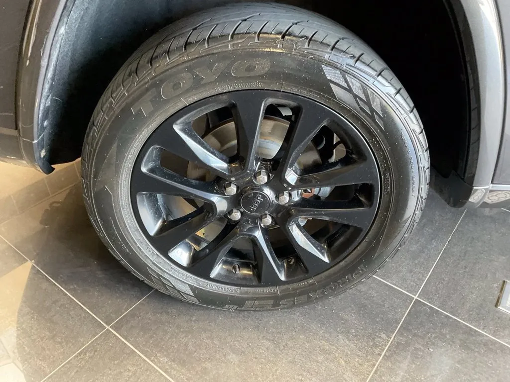 Jeep Grand Cherokee photo 8