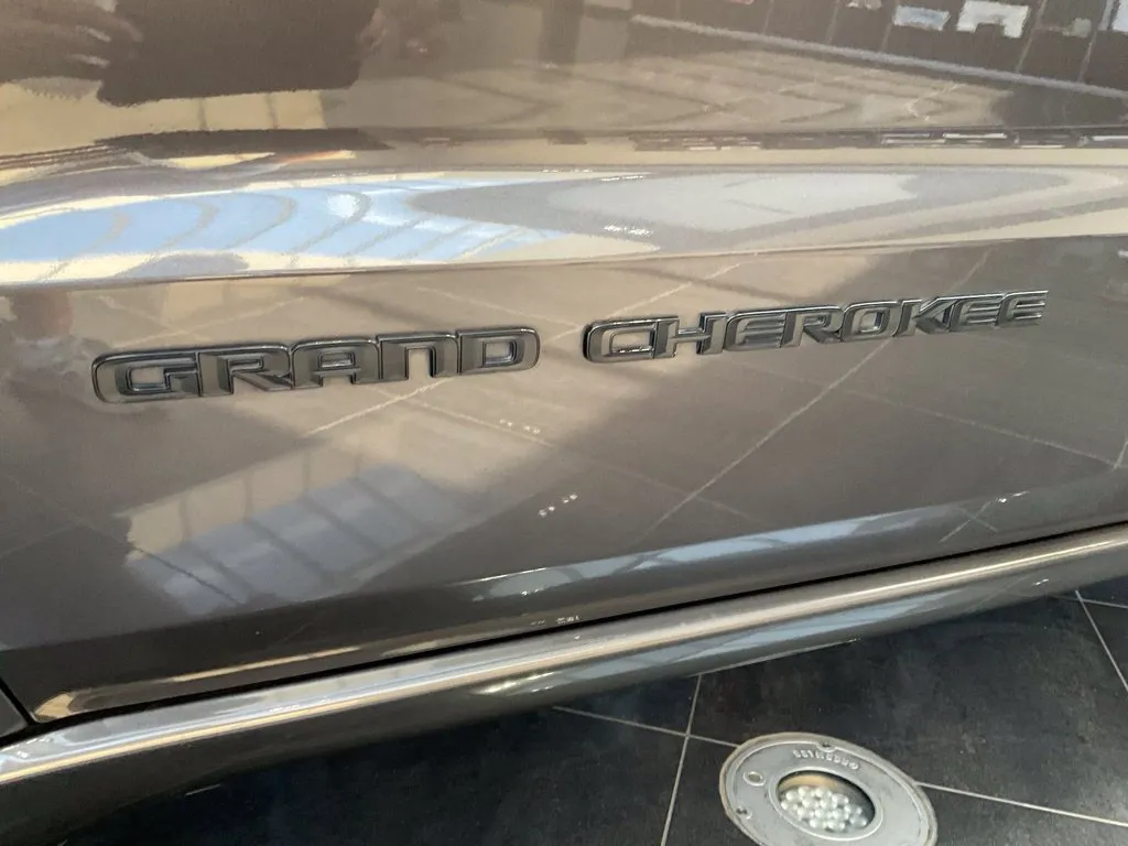 Jeep Grand Cherokee photo 24