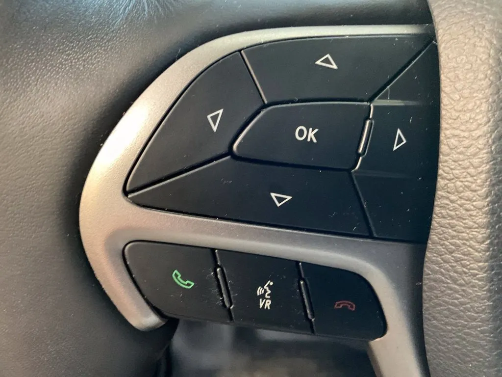 Jeep Grand Cherokee photo 13