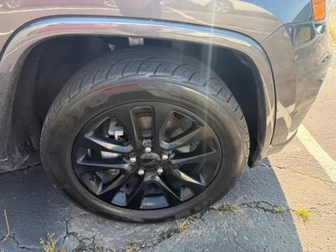 More photos of 2019 Jeep Grand Cherokee Altitude at Jay Wolfe Acura, MO