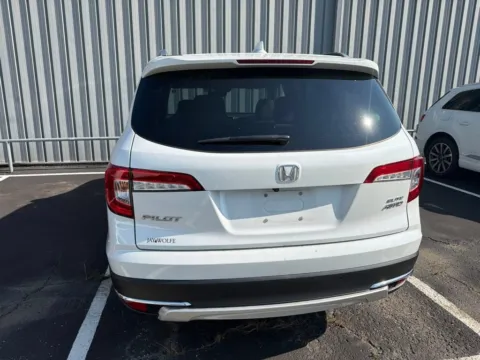 More photos of 2021 Honda Pilot Elite at Jay Wolfe Acura, MO