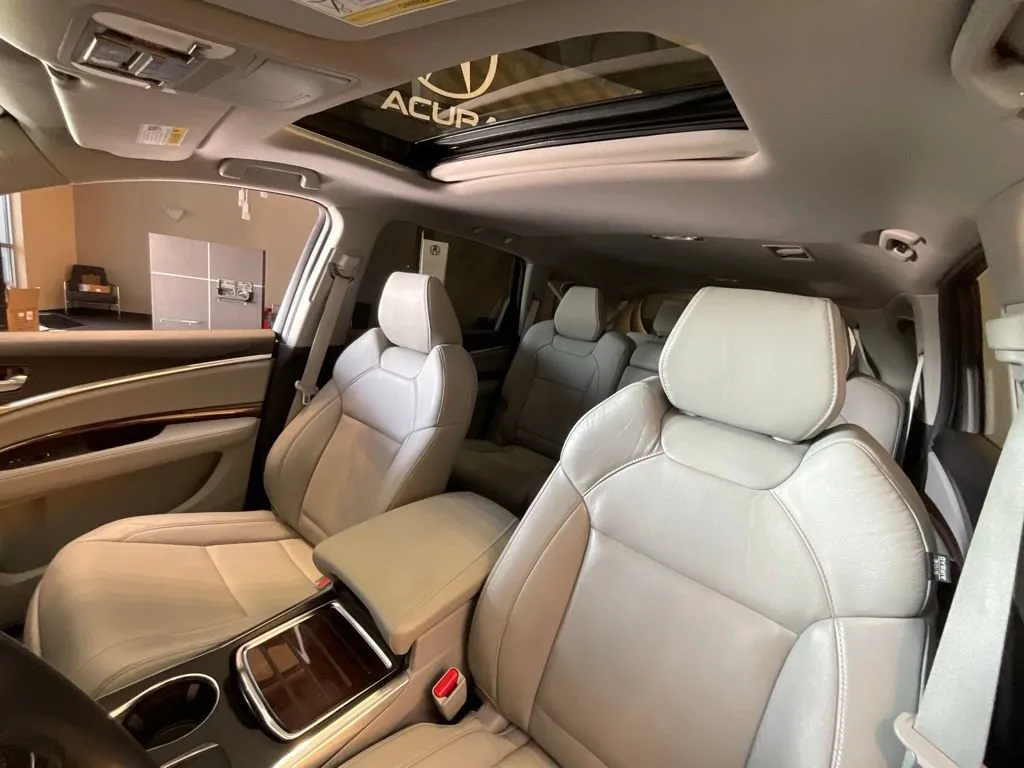 Acura MDX photo 11