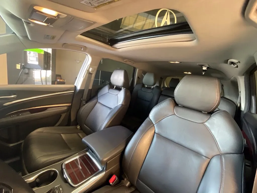 Acura MDX photo 11