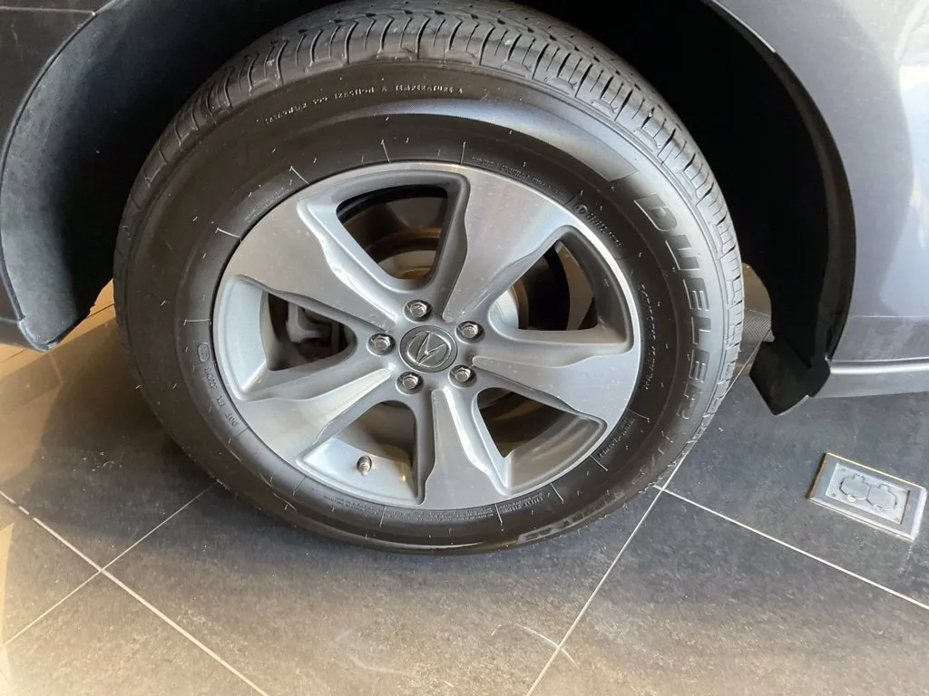 Acura MDX photo 8