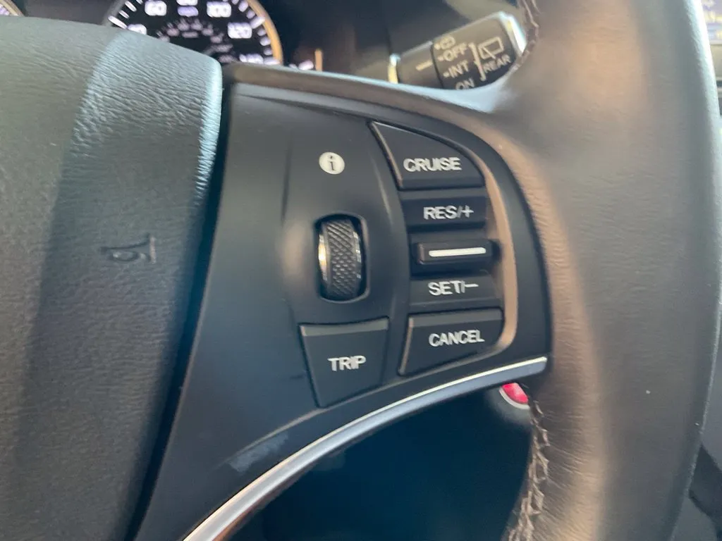 Acura MDX photo 14