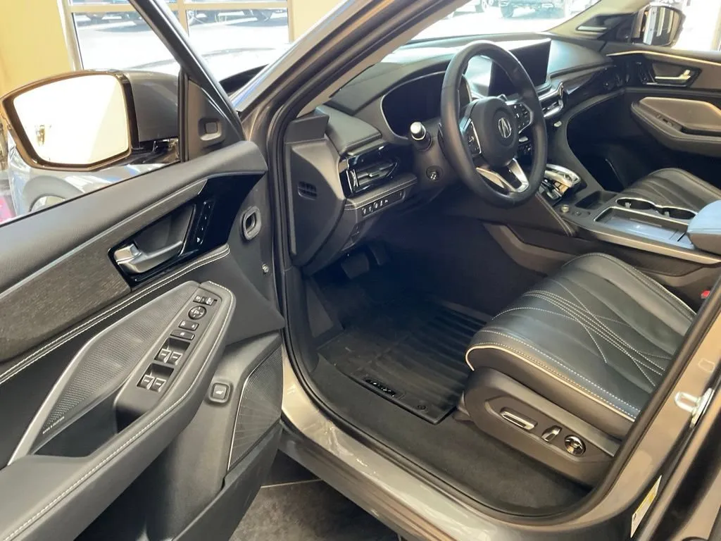 Acura MDX photo 9