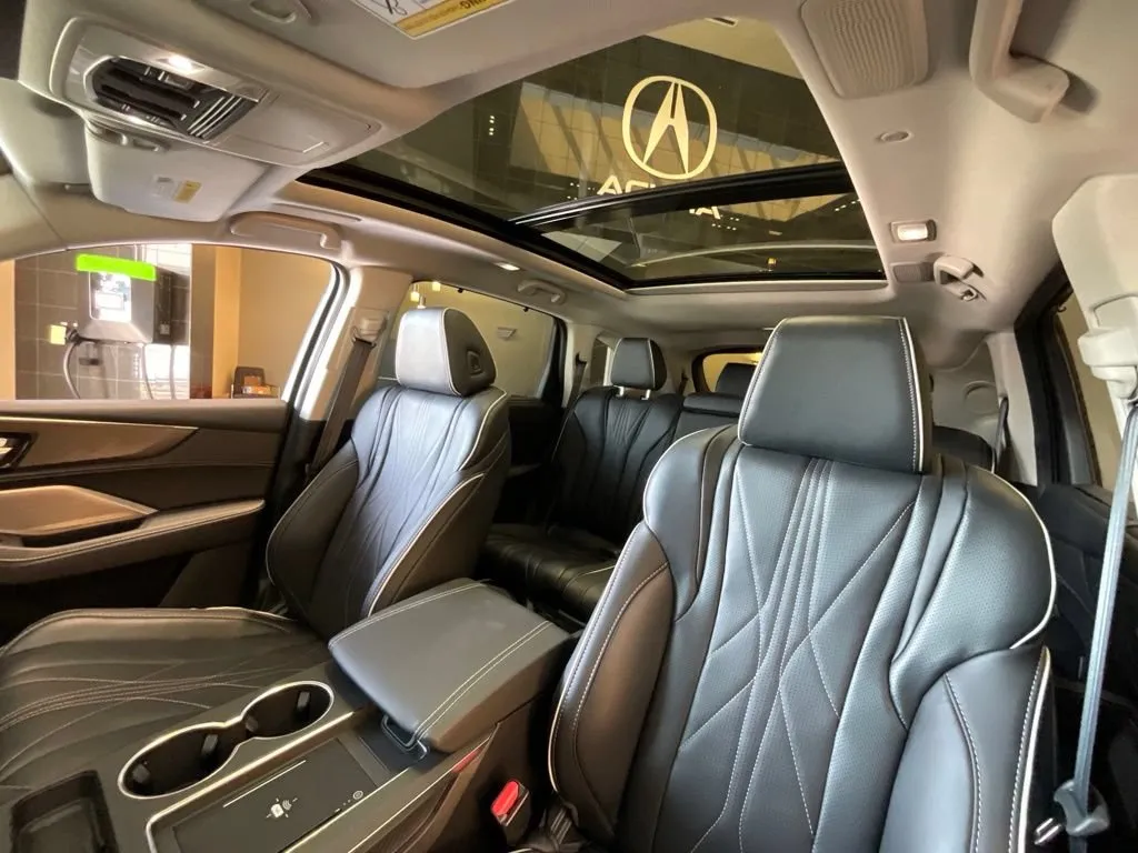Acura MDX photo 10