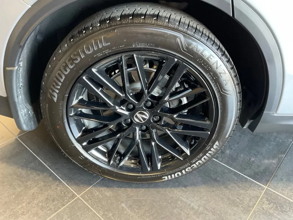 Acura MDX photo 8