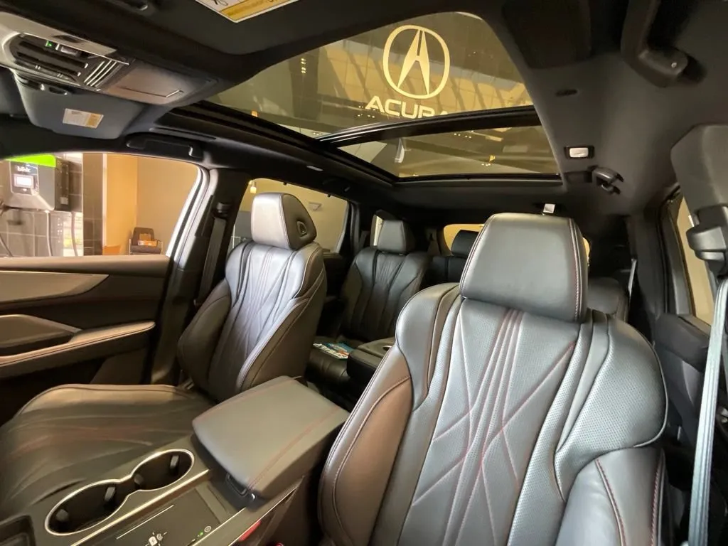 Acura MDX photo 11