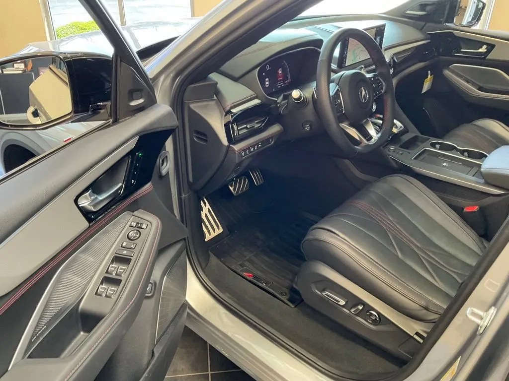 Acura MDX photo 10