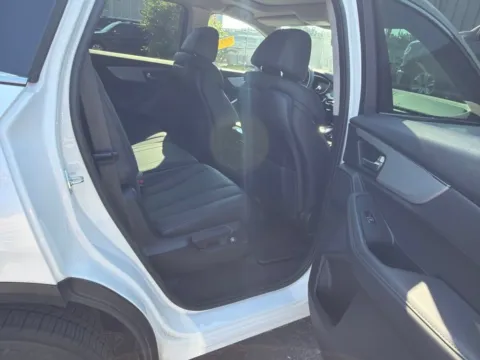 More photos of 2025 Acura MDX at Jay Wolfe Acura, MO