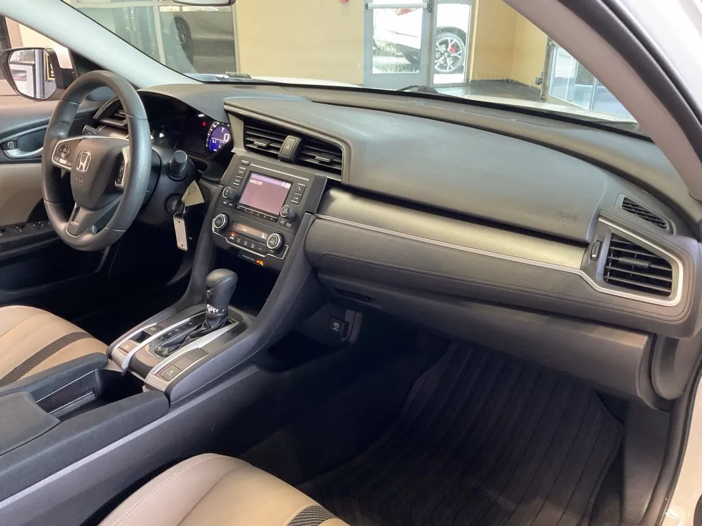 Honda Civic photo 17