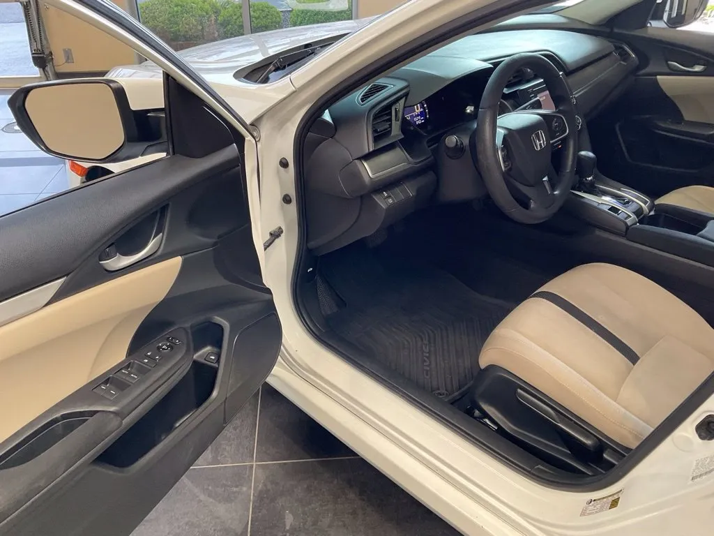 Honda Civic photo 9