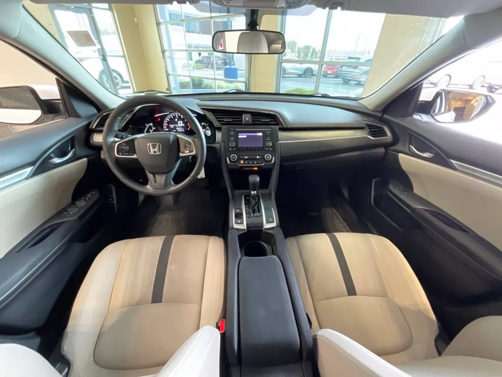 Honda Civic photo 8