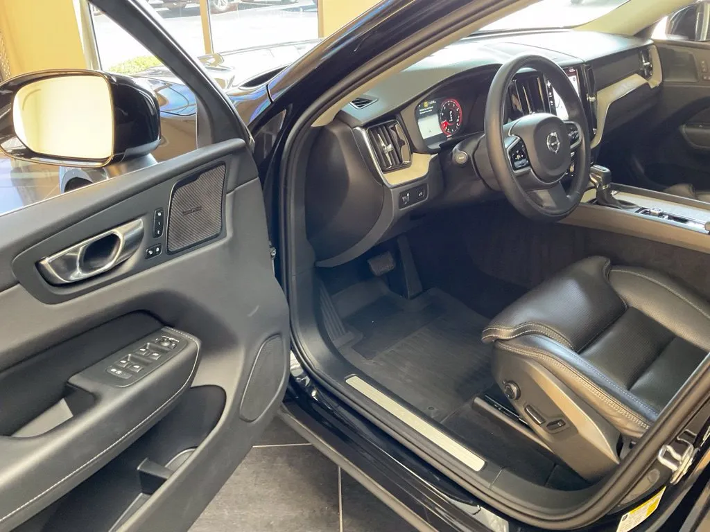 Volvo XC60 photo 9
