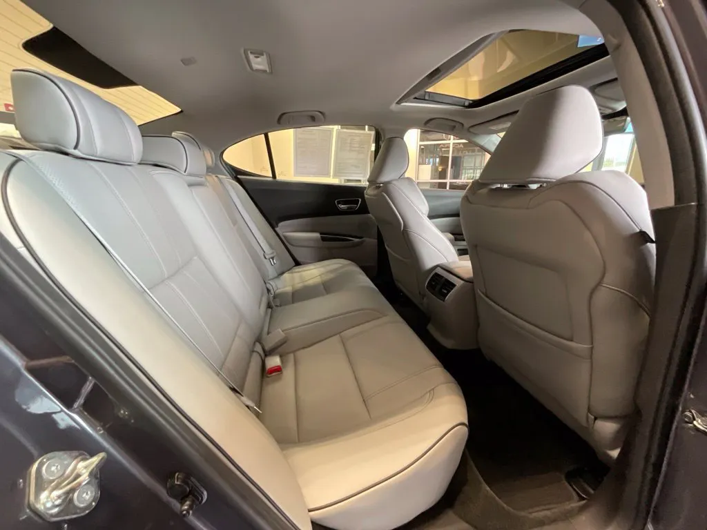 Acura TLX photo 22