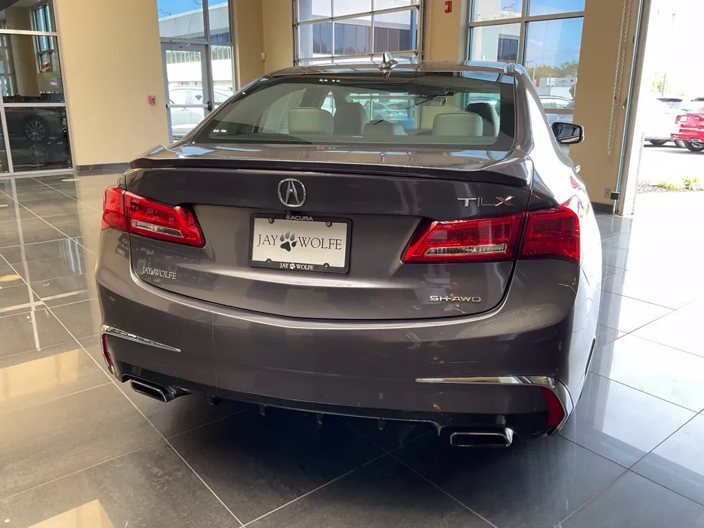 Acura TLX photo 6