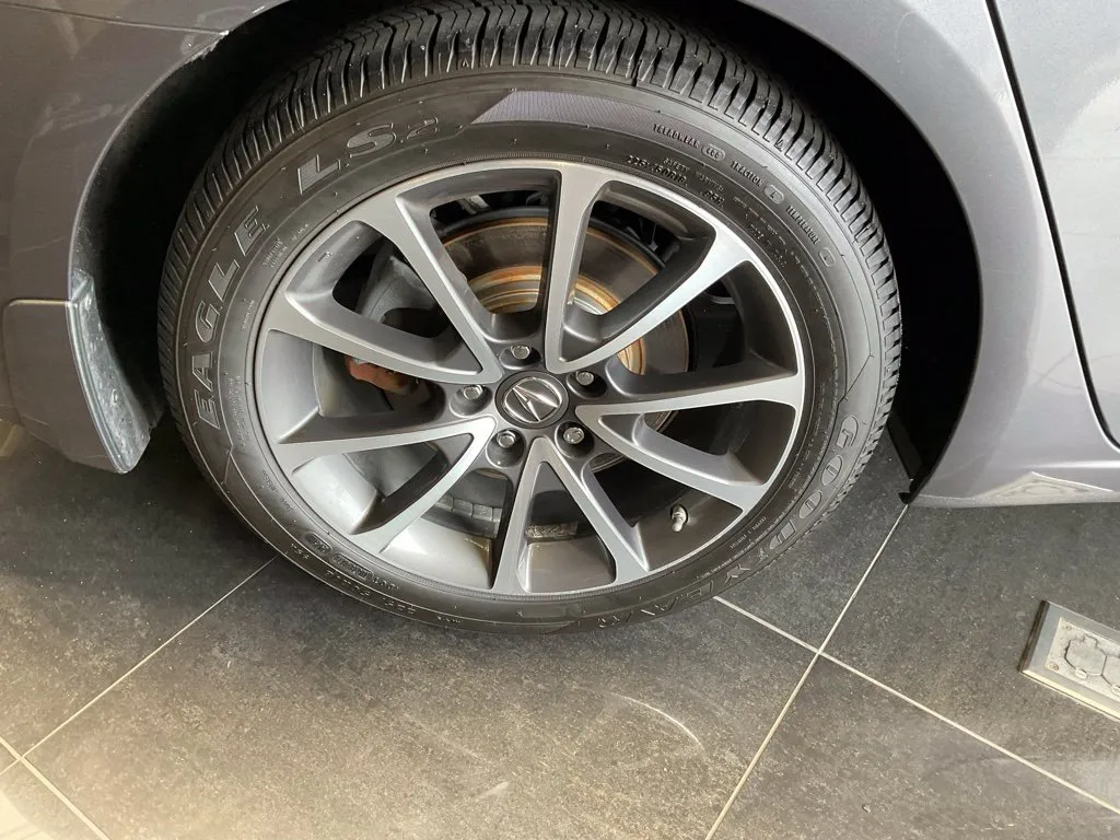 Acura TLX photo 8