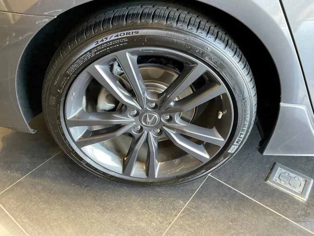 Acura TLX photo 8