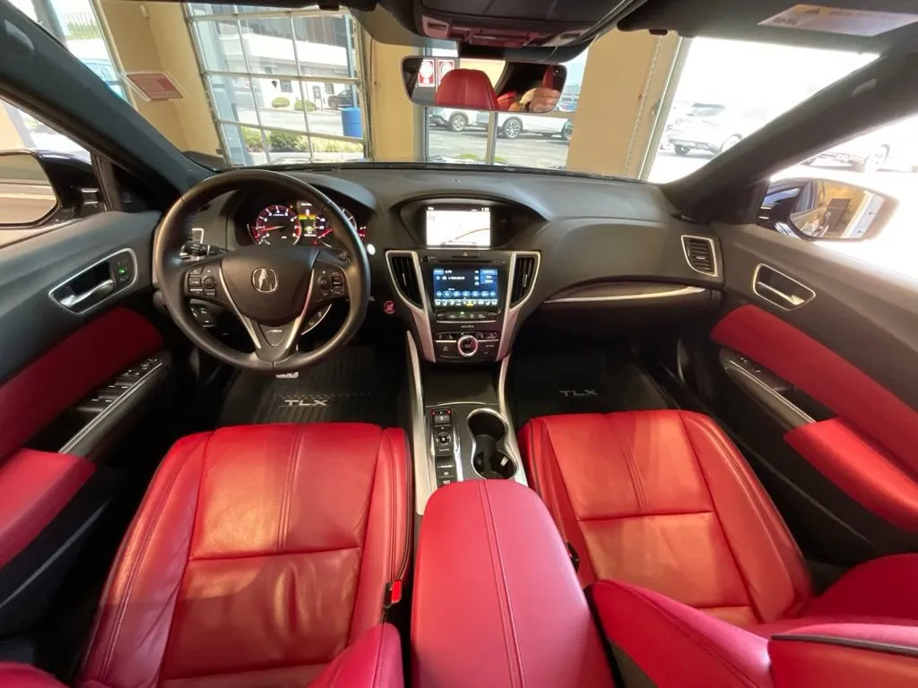 Acura TLX photo 9