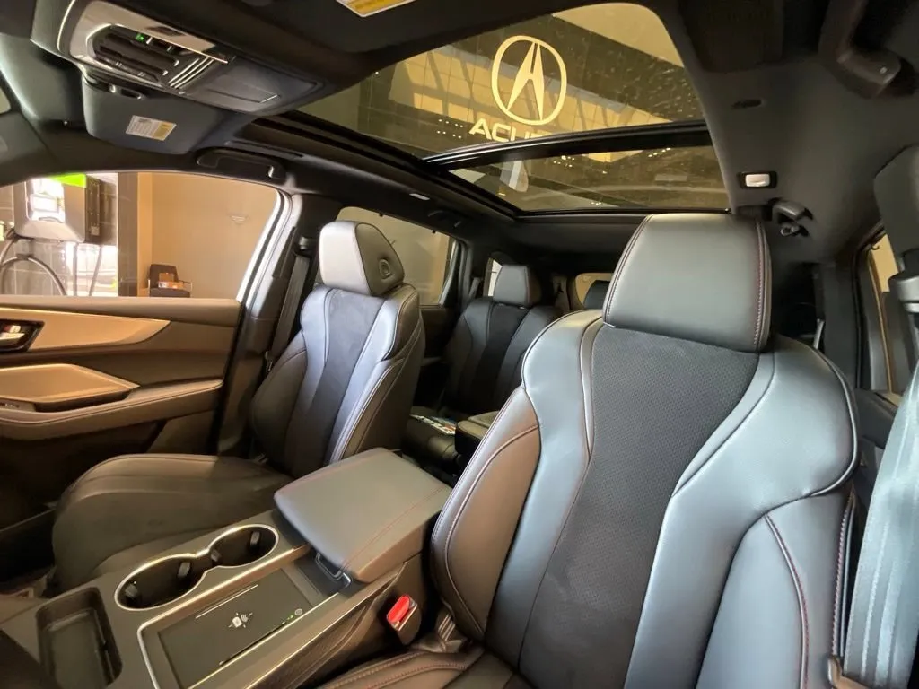 Acura MDX photo 11