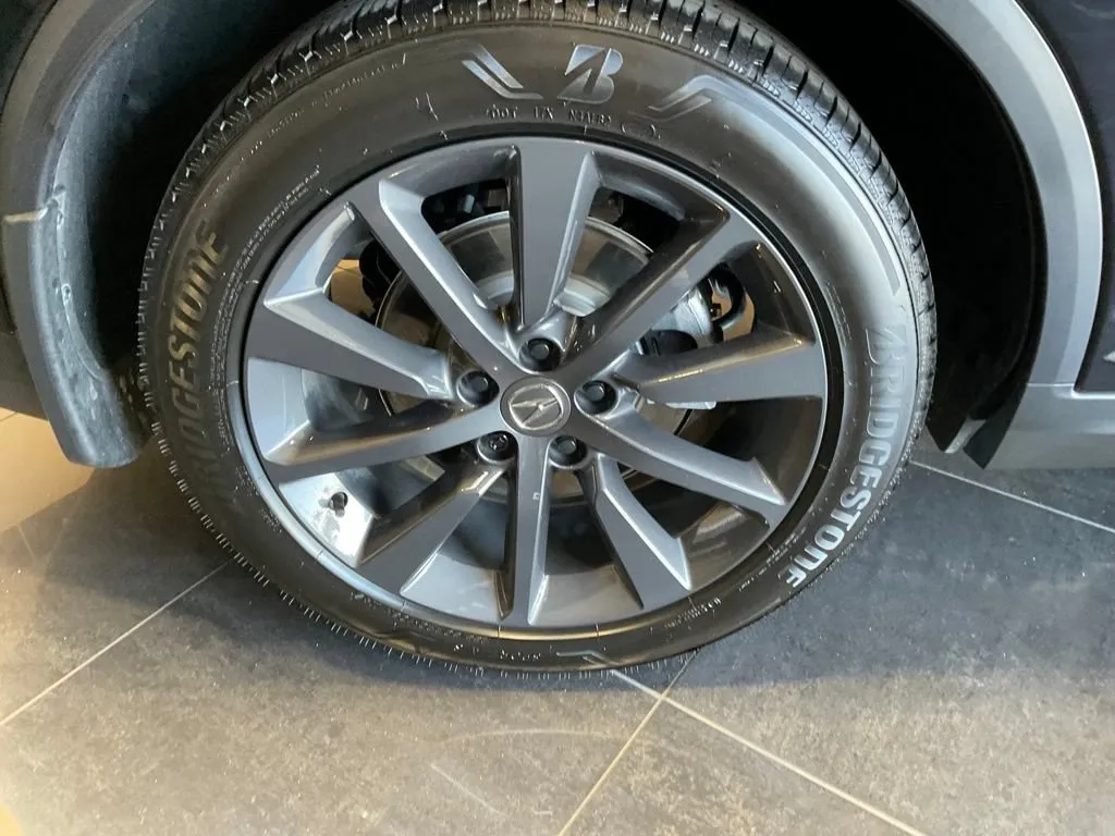Acura MDX photo 8