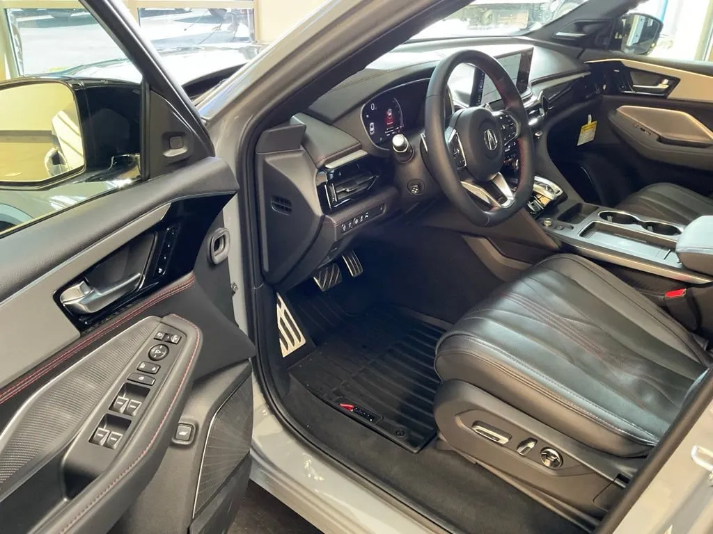 Acura MDX photo 10