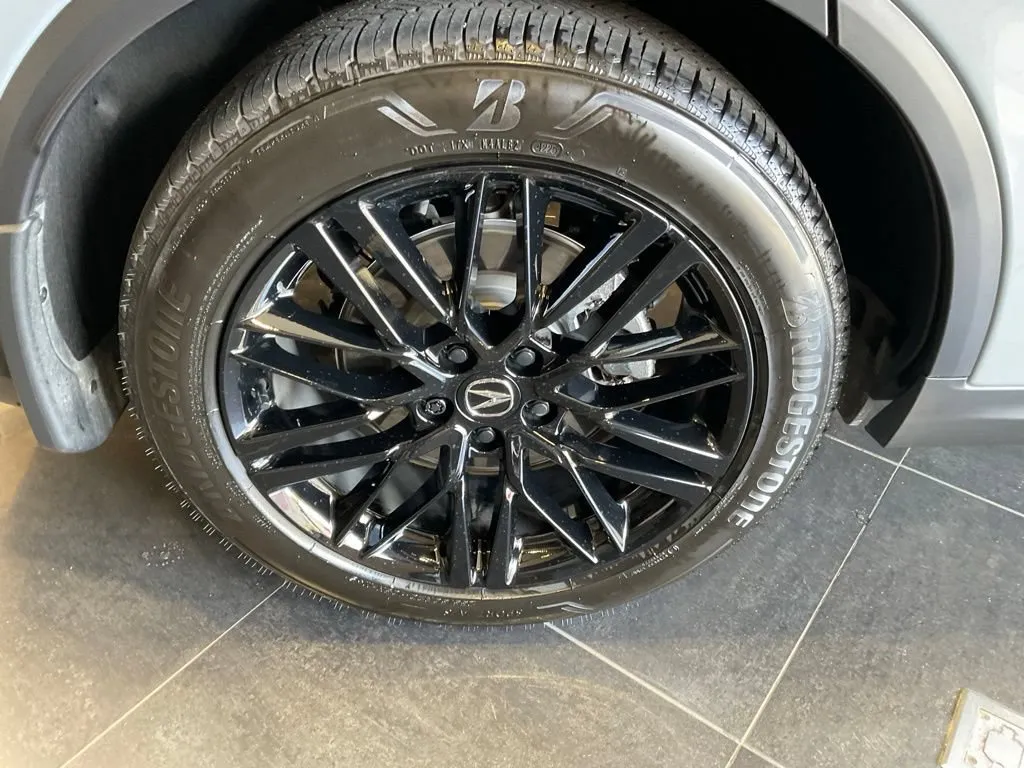 Acura MDX photo 8
