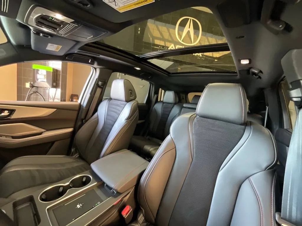 Acura MDX photo 11