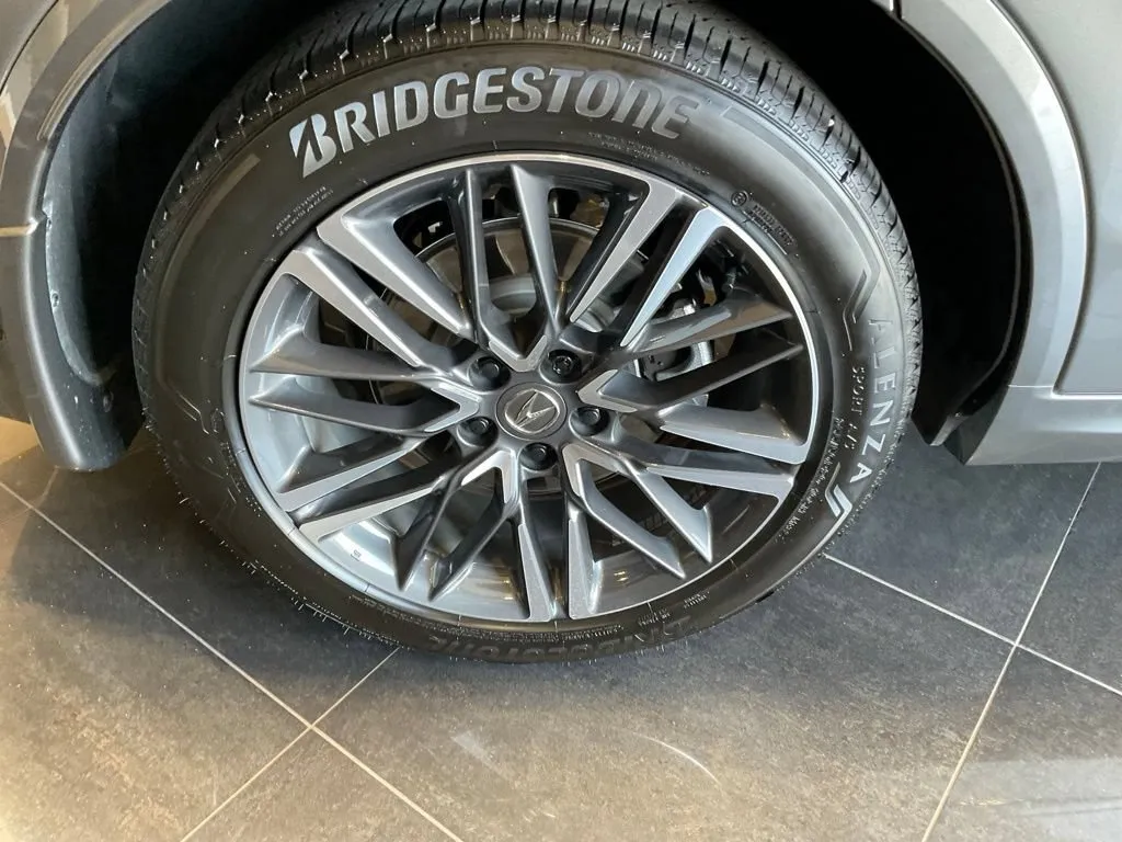 Acura MDX photo 8