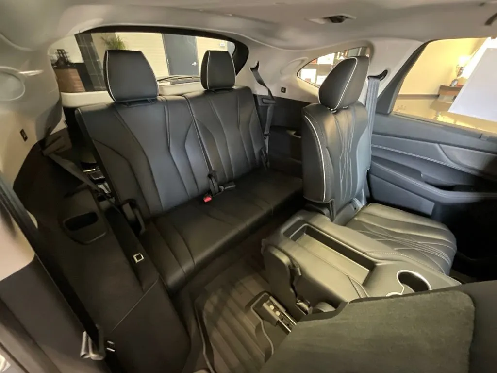Acura MDX photo 24