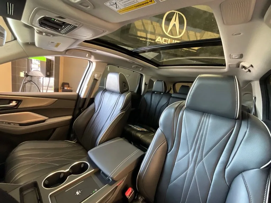 Acura MDX photo 11