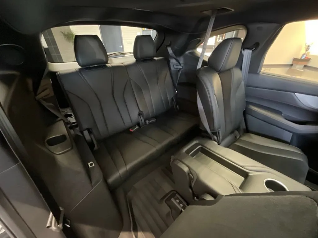 Acura MDX photo 24