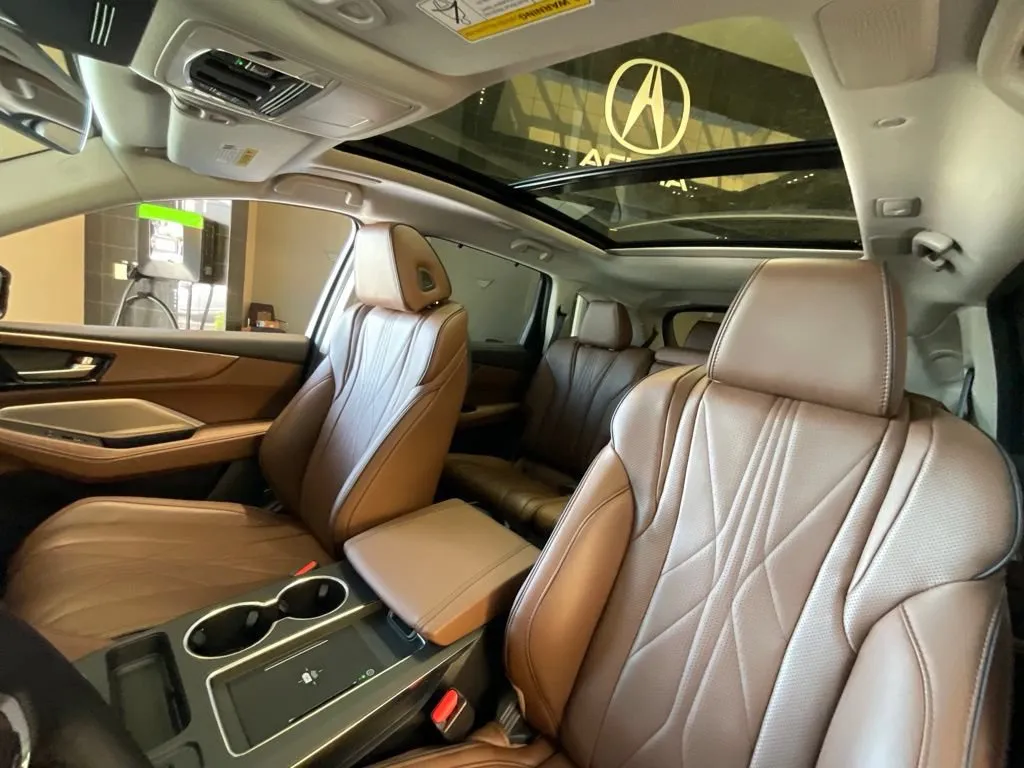 Acura MDX photo 11