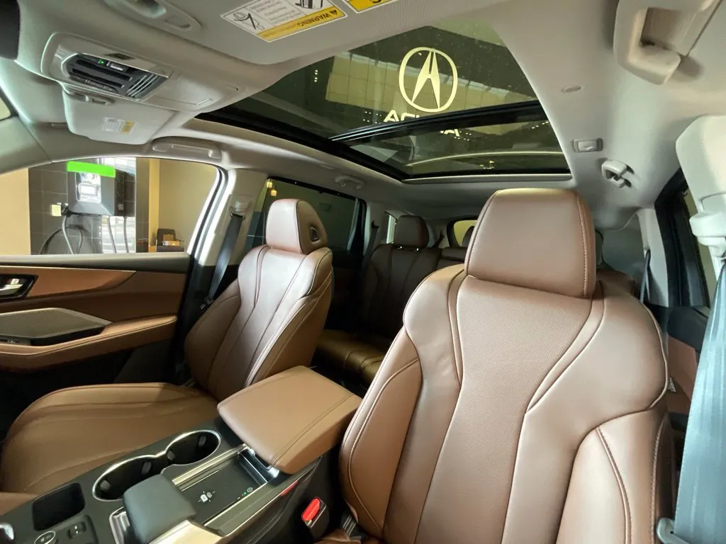 Acura MDX photo 10